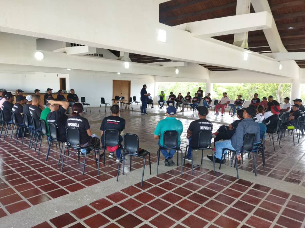 Nuestro Secr. Gral. Ncnal. <a href="/WBenavides_MRT/">Williams Benavides</a> en el marco del proceso formativo desarrollo el módulo "Don de Mando" en el encuentro de formación con la direcciónes política de los bloques a nivel nacional, con el fin de fortalecer el liderazgo en cada territorio. 🇻🇪🔴⚫✊🏼