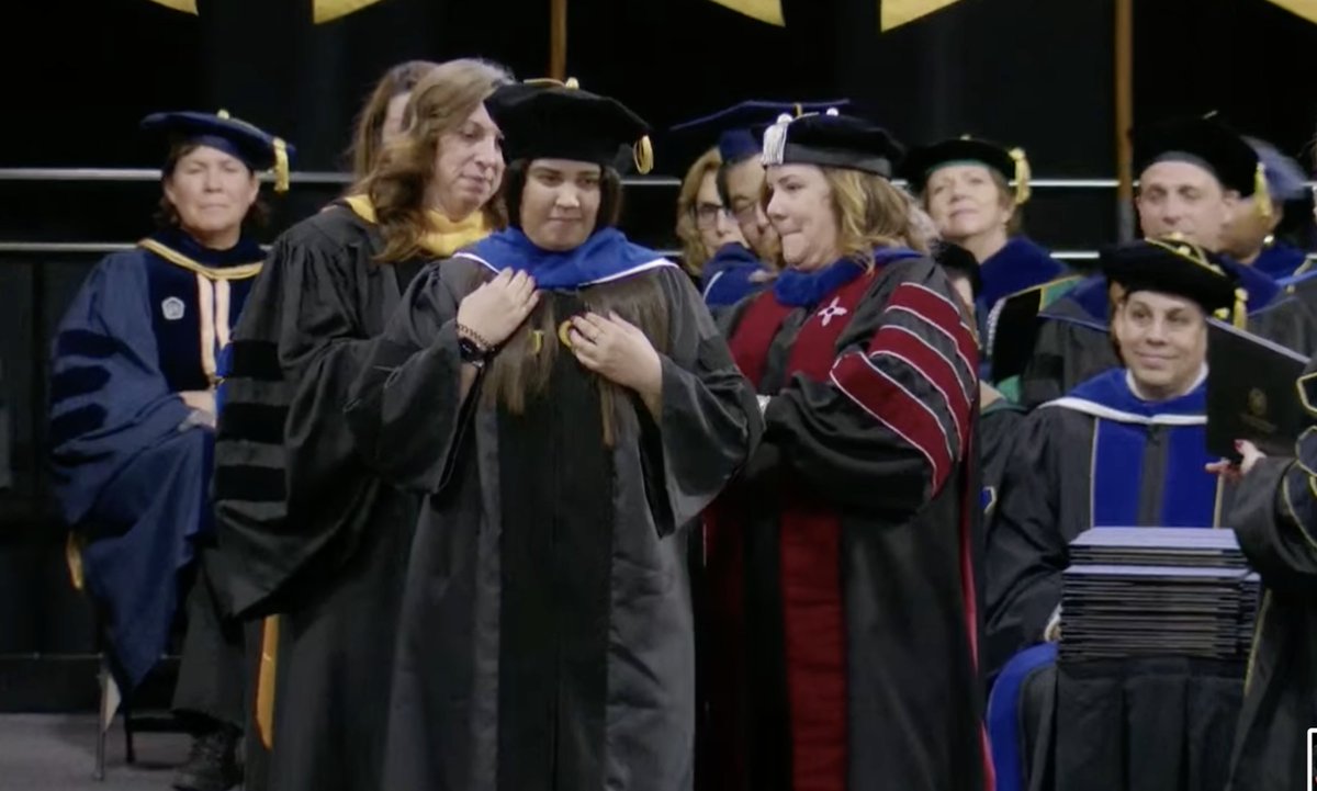 AVWashingtonLab's tweet photo. Congratulation @SiobhanBranfie1 -  our newest Ph.D.! Your dedication and work ethics are nothing short of remarkable! #AVWashingtonLab grad https://t.co/gCFlbn3lXo
