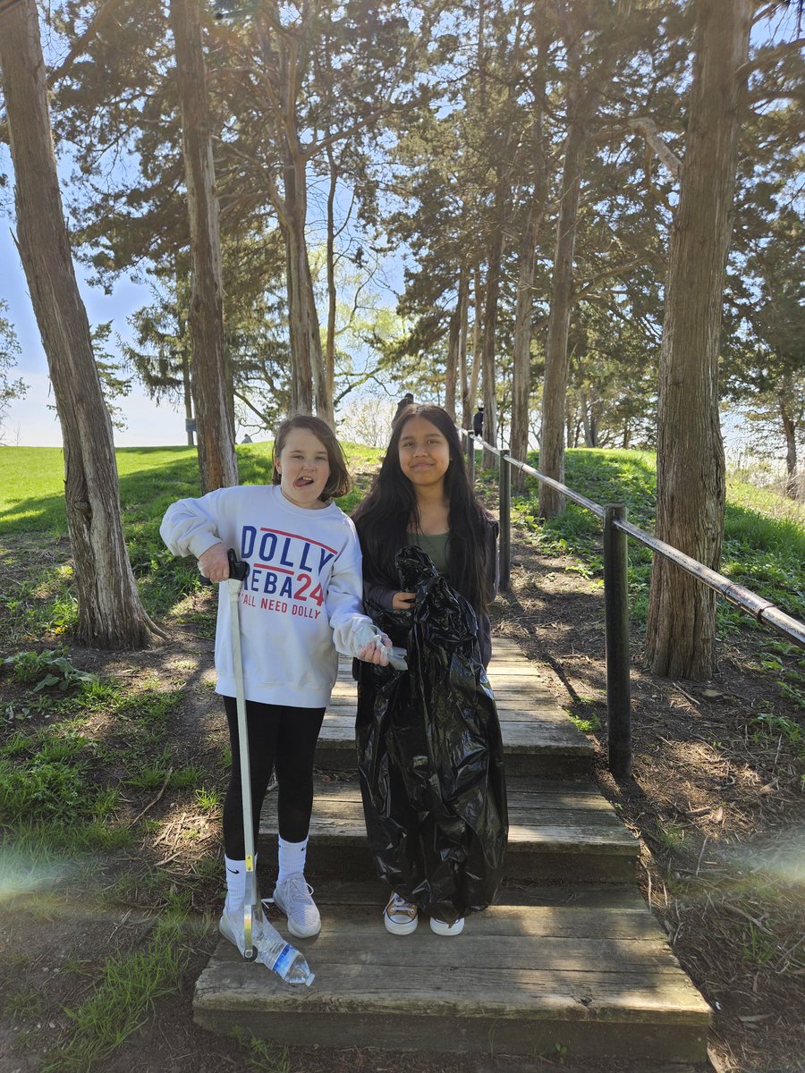 'What you do makes a difference. You just have to decide what difference you want to make!' 😉@JaneGoodallInst  It was one of our most important works we have done all year! Our class decided to clean outside our school for our Earth Day project. 🌎 #hopeforthefuture