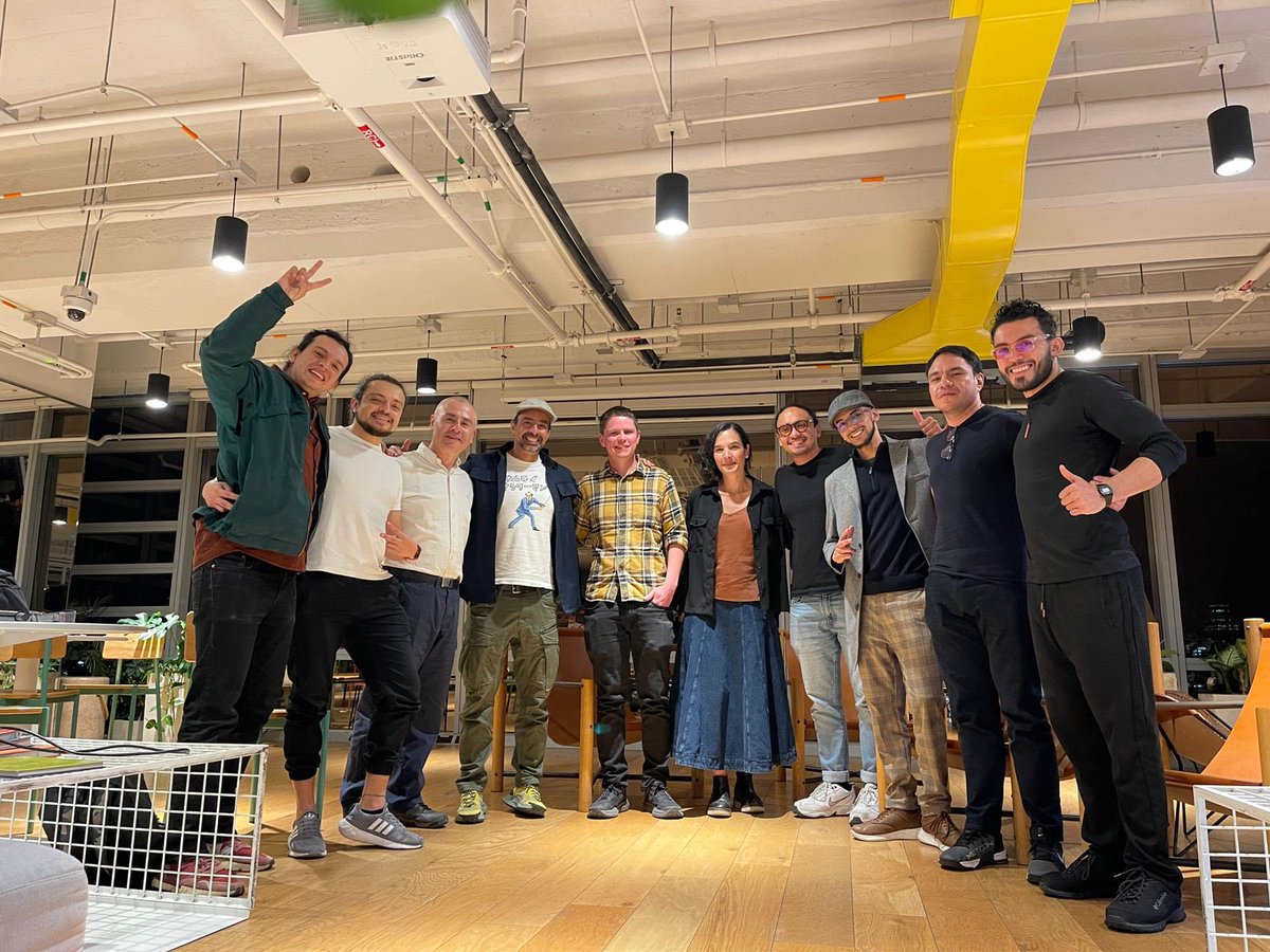 AnimalCentered's tweet photo. Here's a pic from Tim Ferriss 10th anniversary fan meetup Bogota, Colombia 

@tferriss getting together in real life on @getriver_io https://t.co/HpWn3eykXm