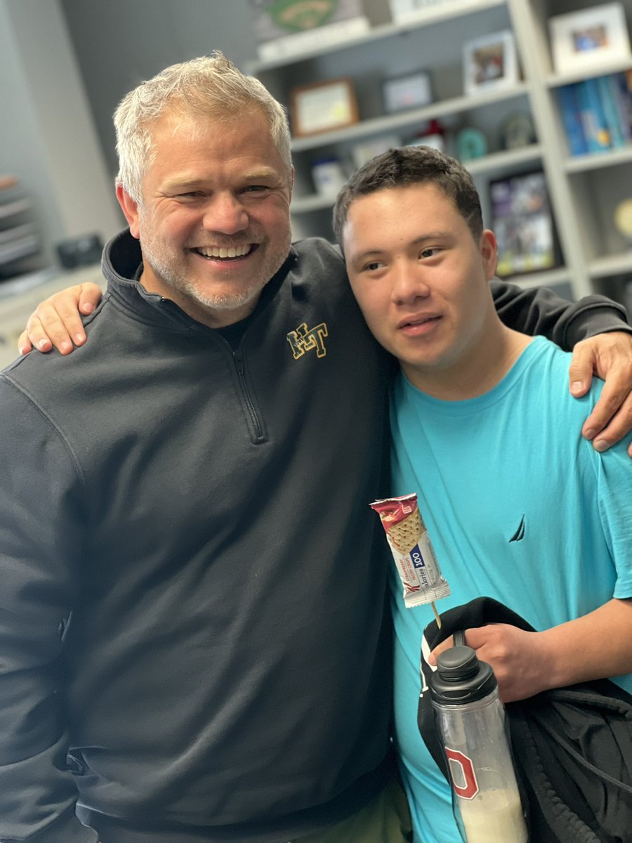 Enjoyed watching this interaction today…relationships matter and this is an awesome example! Thanks @AricThomas1 for making a difference in the lives of our students, especially Adrian! @wcsdistrict @WKHSWolves @WKHSMedia @WKHS_Krazies #itsworthit