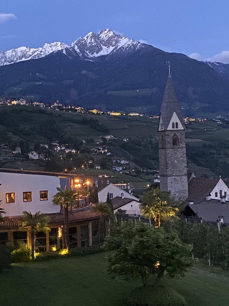 Den Blick genießen und sich erinnern. 
#Silberhochzeit. #Südtirol