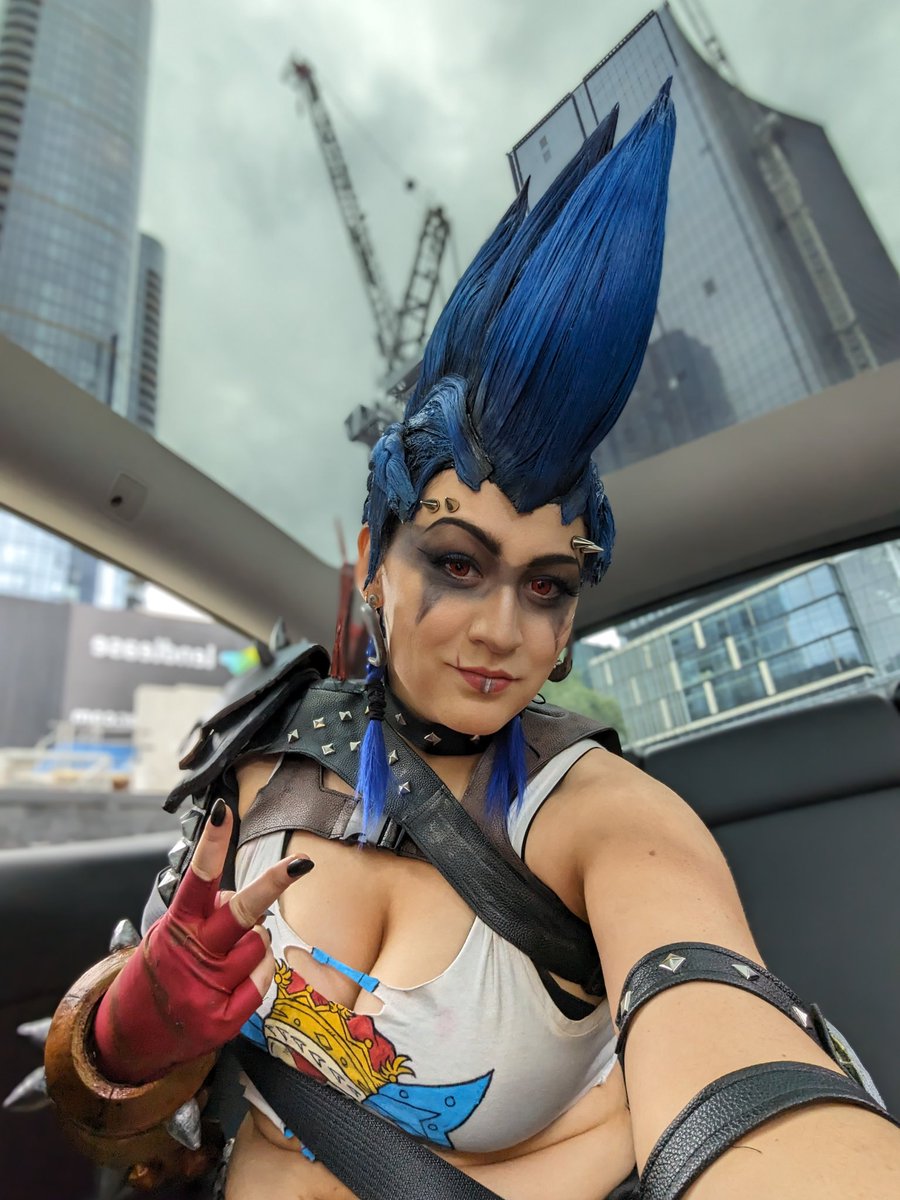 God it feels good to be Junker Queen again 👀 #junkerqueen #cosplay @Blizzard_ANZ @DreamHackAU