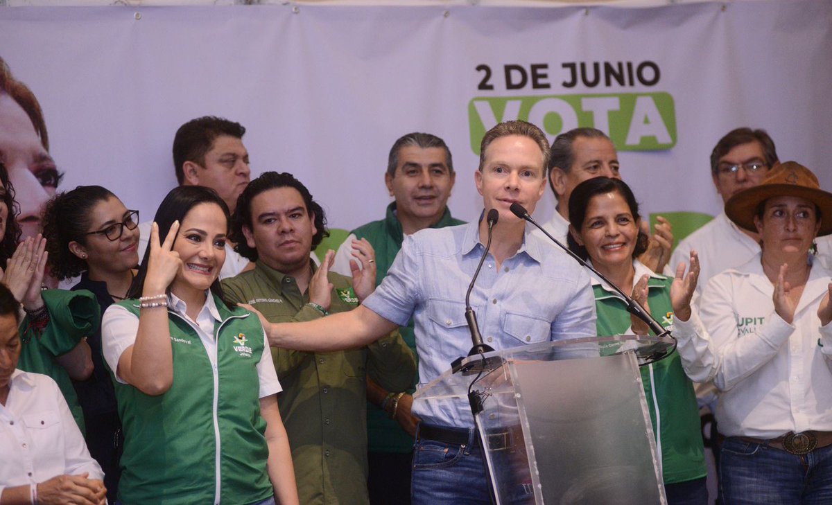 VelascoM_'s tweet photo. La Ola de Corazones Verdes 💚 sorprenderá en #Jalisco con una votación histórica y será un pilar en los triunfos de @Claudiashein para Presidenta de México y @ClaudDelgadillo para Gobernadora.

¡Las candidatas y candidatos del Partido Verde están listos para hacer historia! 1/3 https://t.co/FD1DFa8rBP