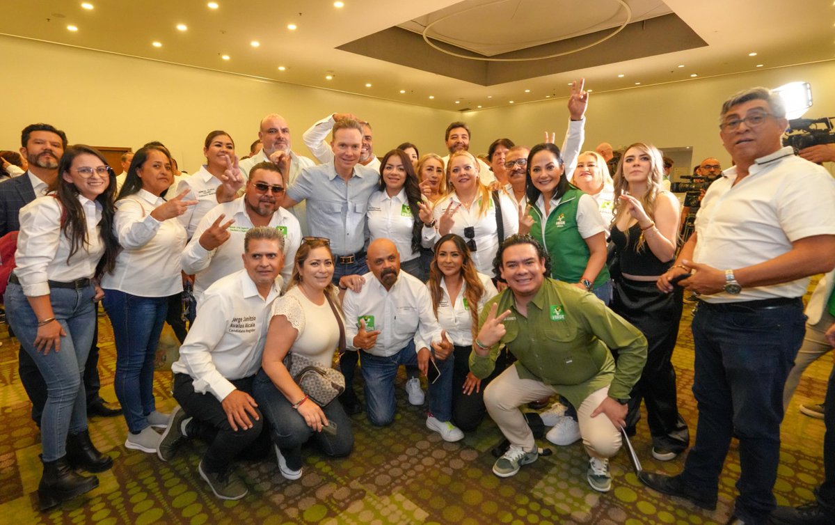 VelascoM_'s tweet photo. La Ola de Corazones Verdes 💚 sorprenderá en #Jalisco con una votación histórica y será un pilar en los triunfos de @Claudiashein para Presidenta de México y @ClaudDelgadillo para Gobernadora.

¡Las candidatas y candidatos del Partido Verde están listos para hacer historia! 1/3 https://t.co/FD1DFa8rBP