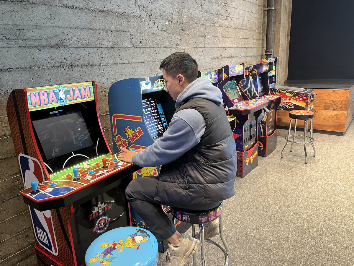 They got arcade machines <a href="/X/">X</a> one day before our internship ends 😭😭
