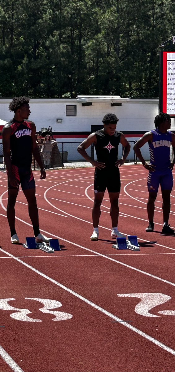 2024 TRACKDAWG Diondrey Hudgins with new PRs  at the region meet in 100,200,4x1, Long Jump.  

ga.milesplit.com/athletes/14138…