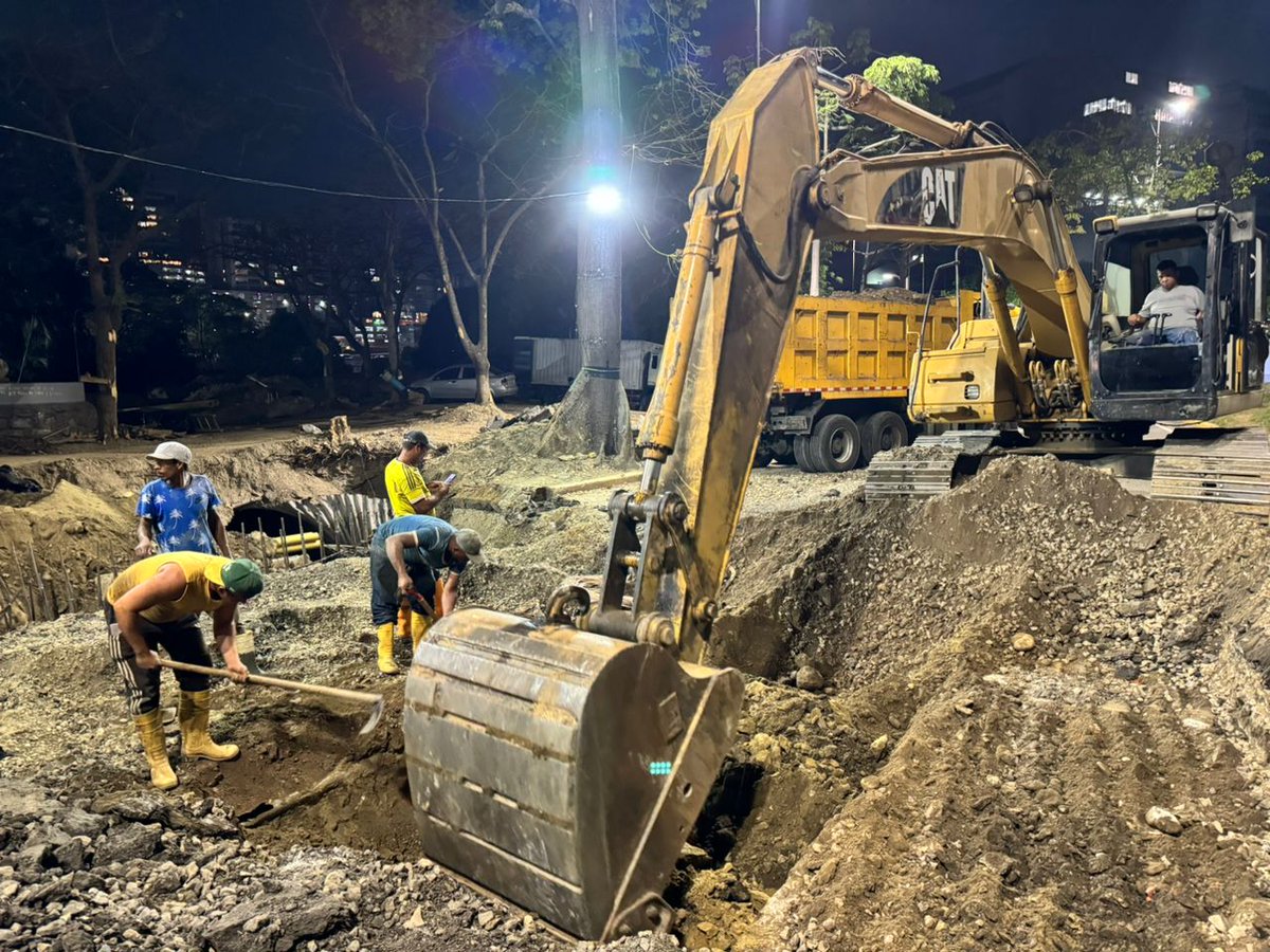 2/2 Labores de embaulamiento del cajón existente, se ejecutarán para la conexión de aguas servidas y su descarga en la Riviera del Río Guaire. Obras que se esperan, culminen en un aproximado de 12 días. ¡Velamos por la seguridad de la población! #UniónDeLosPueblos