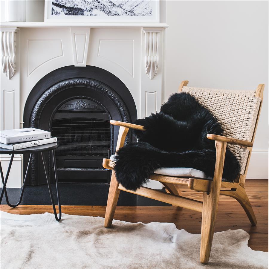 Black Merino Sheepskin Rug 

#waratahugg #southcoastnsw #sheepskin #moruya #australian #ugg #uggs #waterresistant #merinosheepskin #sheepskinrugs #sheepskinrugblack #blacksheepskinrug