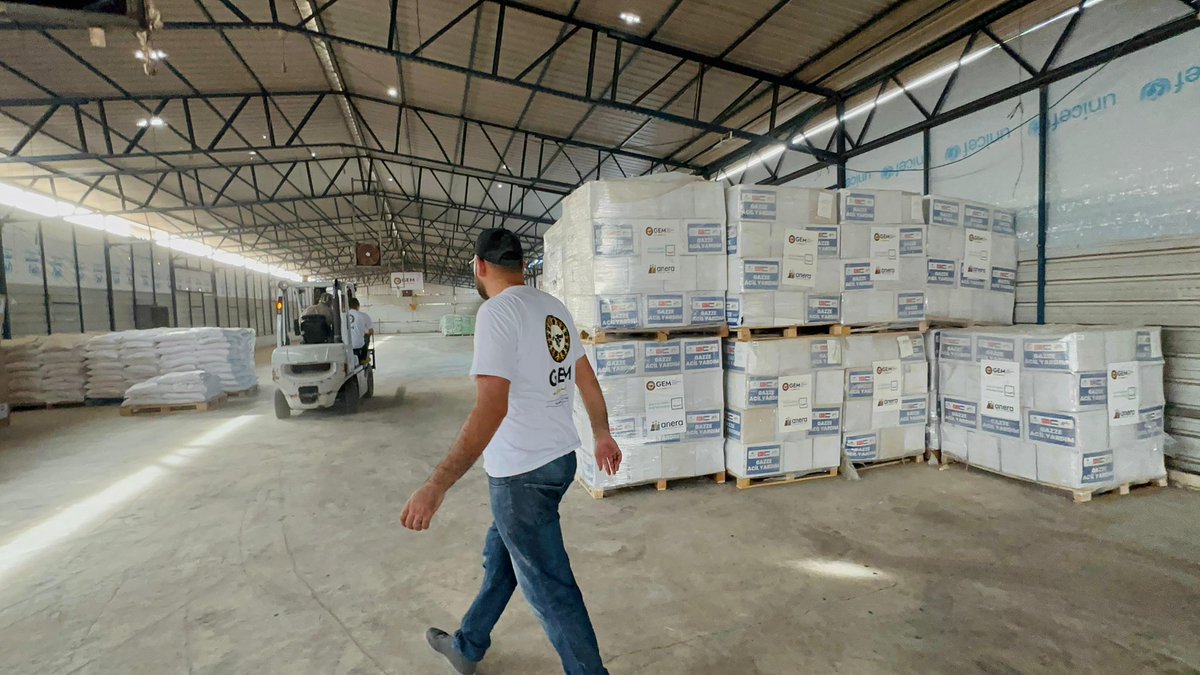 GEM MENA aid trucks arriving to our Khan Yunis hub today in Gaza. To learn how you can help support this important mission, please visit our mission page: globalempowermentmission.org/mission-alt/pa… #globalempowermentmissionmena #Gaza #Palestinian #civilians @GEMmissions