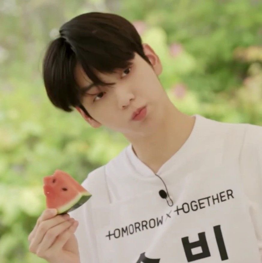 soobin eating a watermelon 🍉