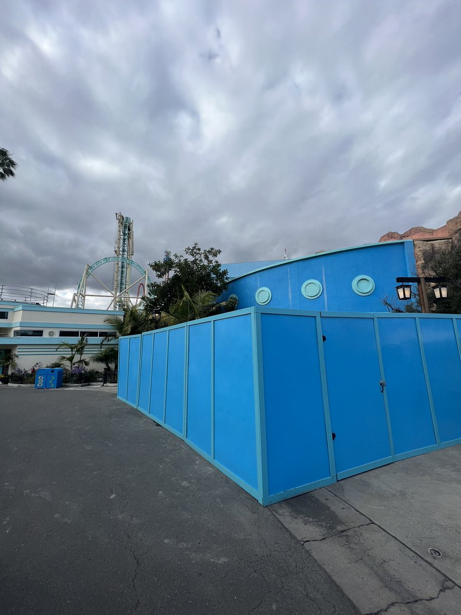 Construction continues on M&T. Once open, this will be a grab-and-go cashierless convenience store. Along with Mrs. Murphy’s, they should bolster food options during the very busy summer season where food & drink lines  often become quite challenging #KnottsBerryFarm