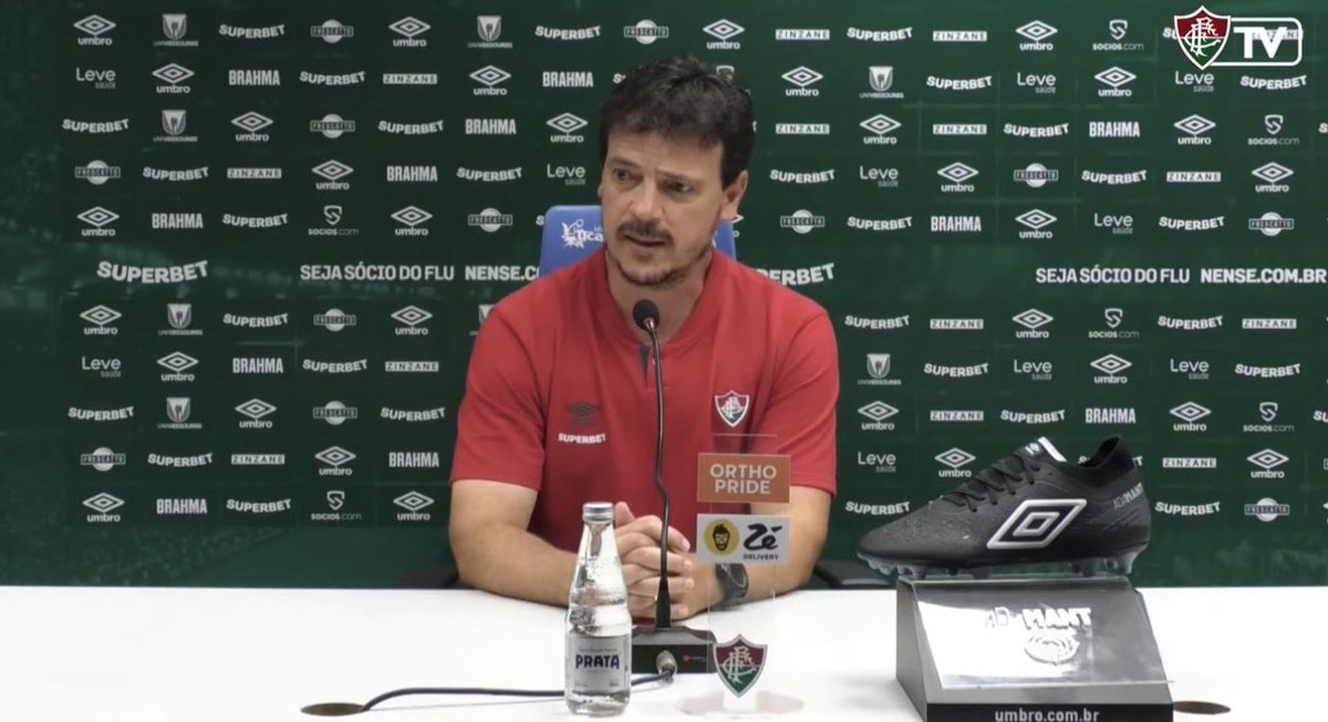 'O campo do estádio do Corinthians é excelente, só que também é um campo diferente. É quase que o oposto do campo que jogamos hoje. Não é um campo fácil para quem não joga nele constantemente. Ele só é excelente. 'Ah, mas como é excelente e não é fácil de jogar?'. Porque precisa…