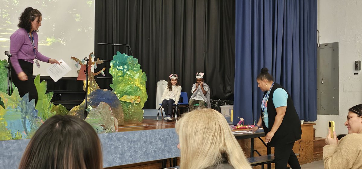 Today, the Woodside Wildcats performed the Gruffalo play in front of their family. What a wonderful display of talent. They even autographed their playbills. Thank you teachers and staff. @PeekskillCSD #mauriciosmoments