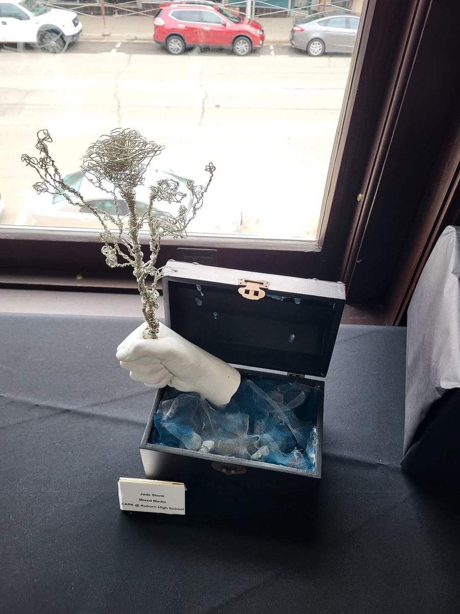 KaraStone40's tweet photo. Dr. Who inspired art by our daughter for her #senior #AP #3Dart portfolio - contrasting pieces:
Title Pic 1 - Twice Upon a Time
Title Pic 2 - The Ghost Monument
Wire, plaster, rocks, wood, moss
@bbcdoctorwho
#stone7 #drwho #CAPA #wireart #plaster https://t.co/NRyUMhVYN0