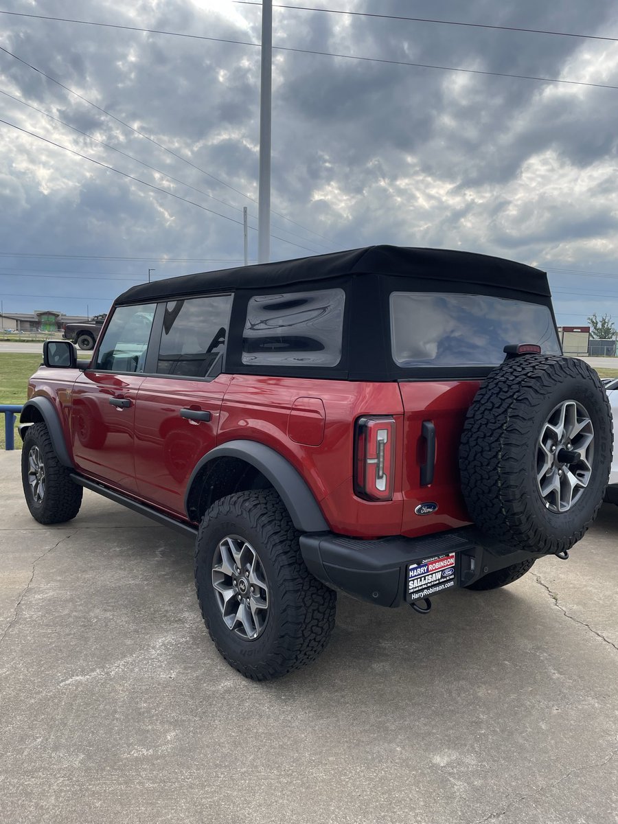 One last 2023 Bronco on the lot at Harry Robinson Sallisaw Ford 🐎 Over $6,000 in savings 💰