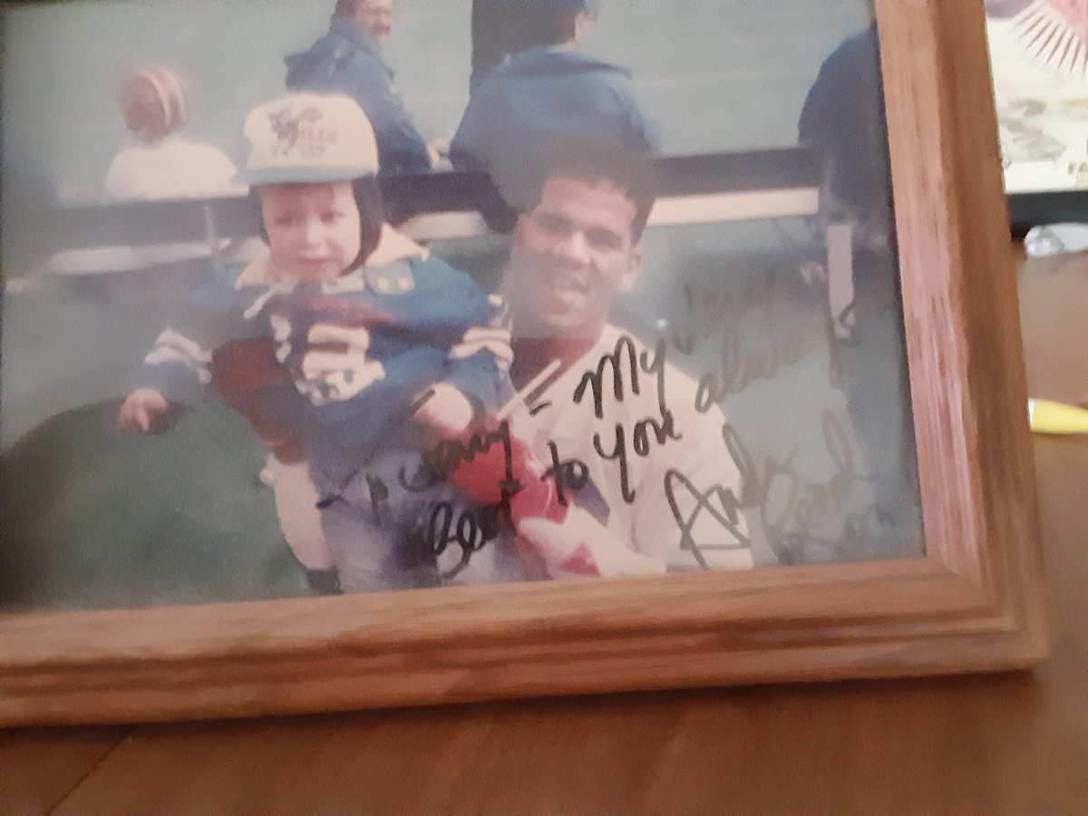 @Andre_Reed83 @NFL @ProFootballHOF @marriotthotels @BuffaloFAMbase @KUGoldenBears @KutztownU He will always be my favorite Buffalo Bills player of all time and I said that to Jim Kelly When I met him when I was 4 years old I met you when I was 2 years old and Jim Kelly laughed at me when I told him that you were my favorite player sell my favorite player