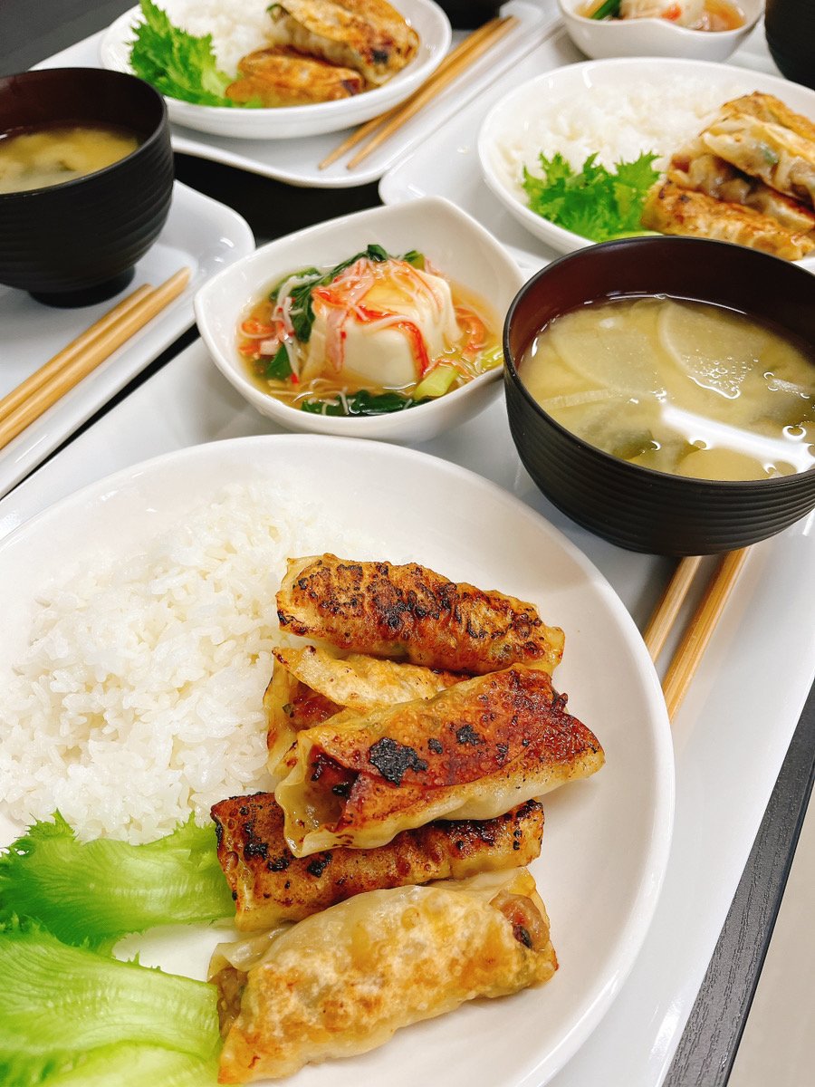 miracolabo's tweet photo. みらコラボのランチ😊
美味しいランチを食べて午後も頑張れますね👊
#みらコラボ
#幸せランチ
#b型事業所
#那覇市国場 https://t.co/ZLiLiF6V8U