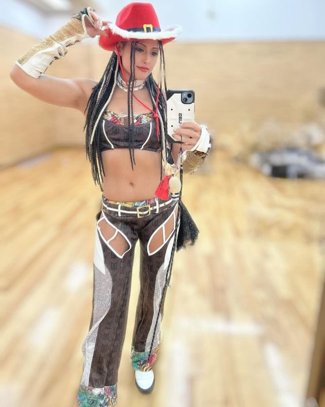 GiuliaIsBetter's tweet image. ride ‘em cowgirl.