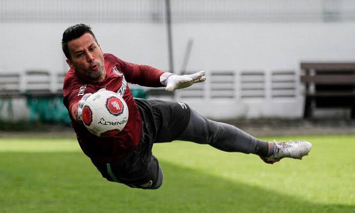 É o melhor Goleiro do Brasil.

Fábio foi eleito o melhor da partida, quando isso ocorre certamente algo está errado na equipe.

Faltou atitude, vontade de definir, chutar a gol.