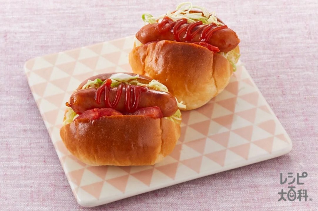 aji_spo's tweet image. ＼ #パン派 のお子様に🥐 ／

運動会シーズンですね🎌🏅
お弁当と言えばなんとなくご飯のイメージが
強いですが、パンのお弁当もおすすめ🍱

ロールパンにバターを塗って好きな具材を挟めば
手軽に栄養バランスの取れた食事がとれちゃいます💡

👇お弁当レシピはこちらから👇
park.ajinomoto.co.jp/recipe/corner/…