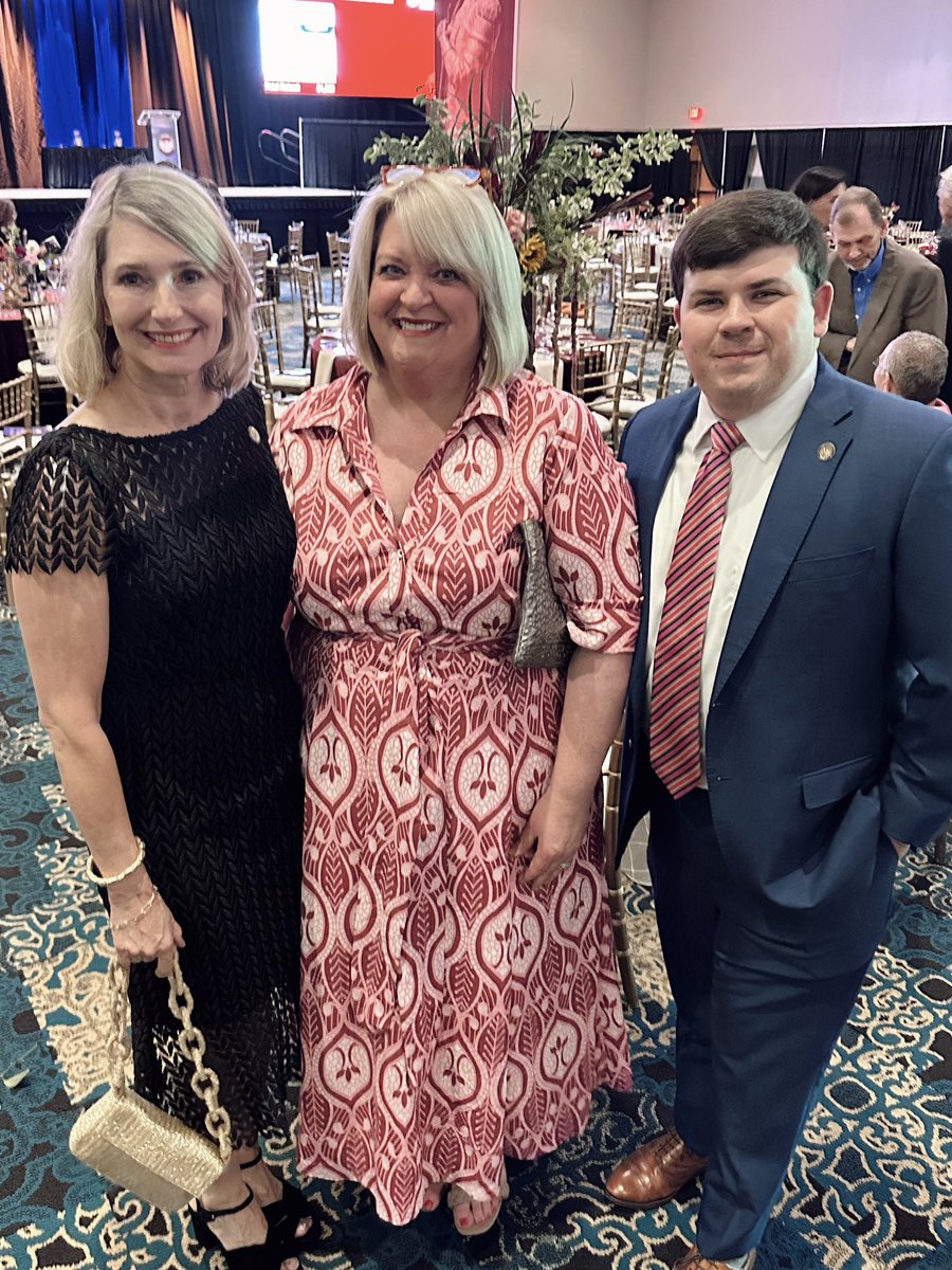 Amy Tate tweet media