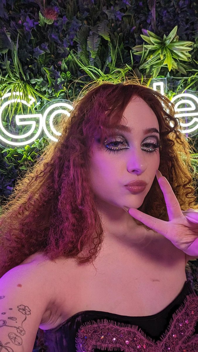 Chappell Roan for Google Pixel at Coachella (more pics incoming) 

ty to 9ylan and foxiegaspie on instagram