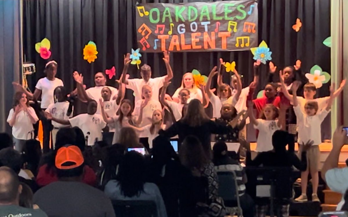 Special thanks to Ms. Stewart and Dragon Singers for a wonderful night of music! 👏 #OakdaleSTEAM @RockHillSchools