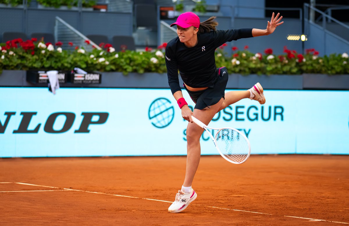 CGTNSportsScene's tweet image. 🎾World No. 1 Iga Swiatek opened her quest for a first #MMOPEN with a clinical display against China's No. 52 Wang Xiyu, easing through a 6-1, 6-4 victory in the second round

🔜The top-ranked Pole will next face 27th seed Sorana Cirstea in the third round

#1GA #teamSwiatek
