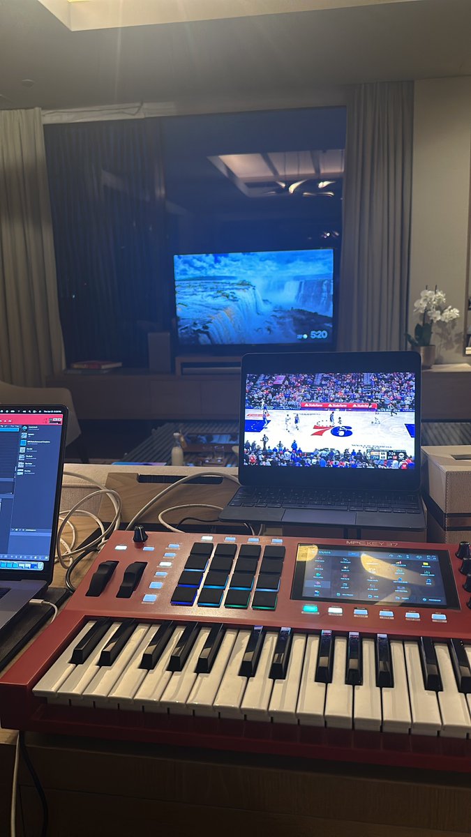 MetroBoomin's tweet photo. focused as ever!!! https://t.co/s6wMGmmekD