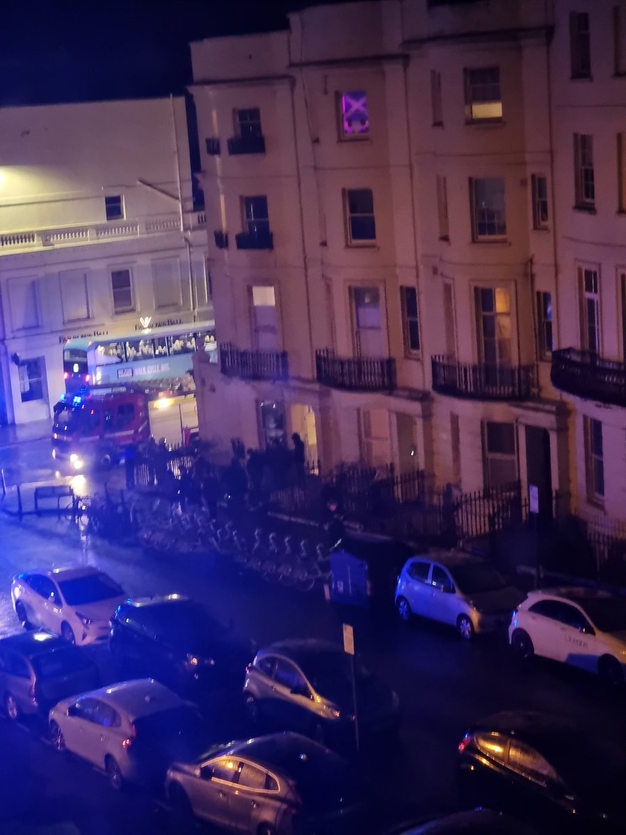 mcreedy's tweet photo. #Hove Western Road and Brunswick Place #Fire #engine activity https://t.co/ktapVA4MIS