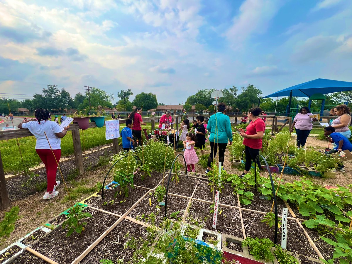 Voigt Earth Day was tonight! <a href="/VoigtAIA_RRISD/">Voigt AIA</a>