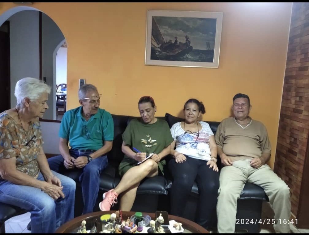 Untcparaiso's tweet photo. #25abril el equipo del @partidoUNT del #paraiso avanzando con la comunidad de la #quebradita  en la constitución de comandos, de cara a las elecciones #PresidencialesVe2024 
Con Edmundo para todo el mundo.
@EdmundoGU 
@manuelrosalesg 
@goyocaribash 
@UNT_Caracas https://t.co/QlpRHlA9Ug