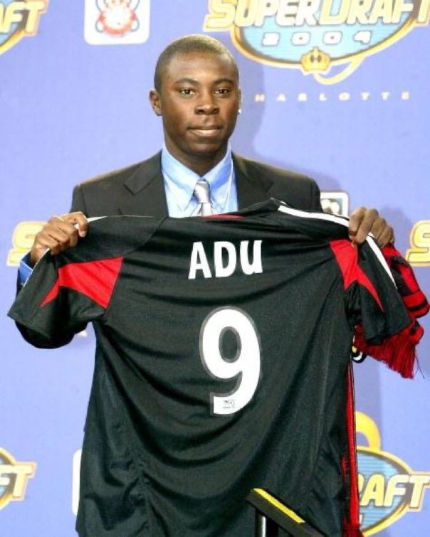 Em 2004, o fenômeno do futebol americano, Freddy Adu de apenas 14 anos, foi selecionado pelo DC United como a escolha número 1 do draft da MLS. Lembra dele? 🤔

Nostálgico!