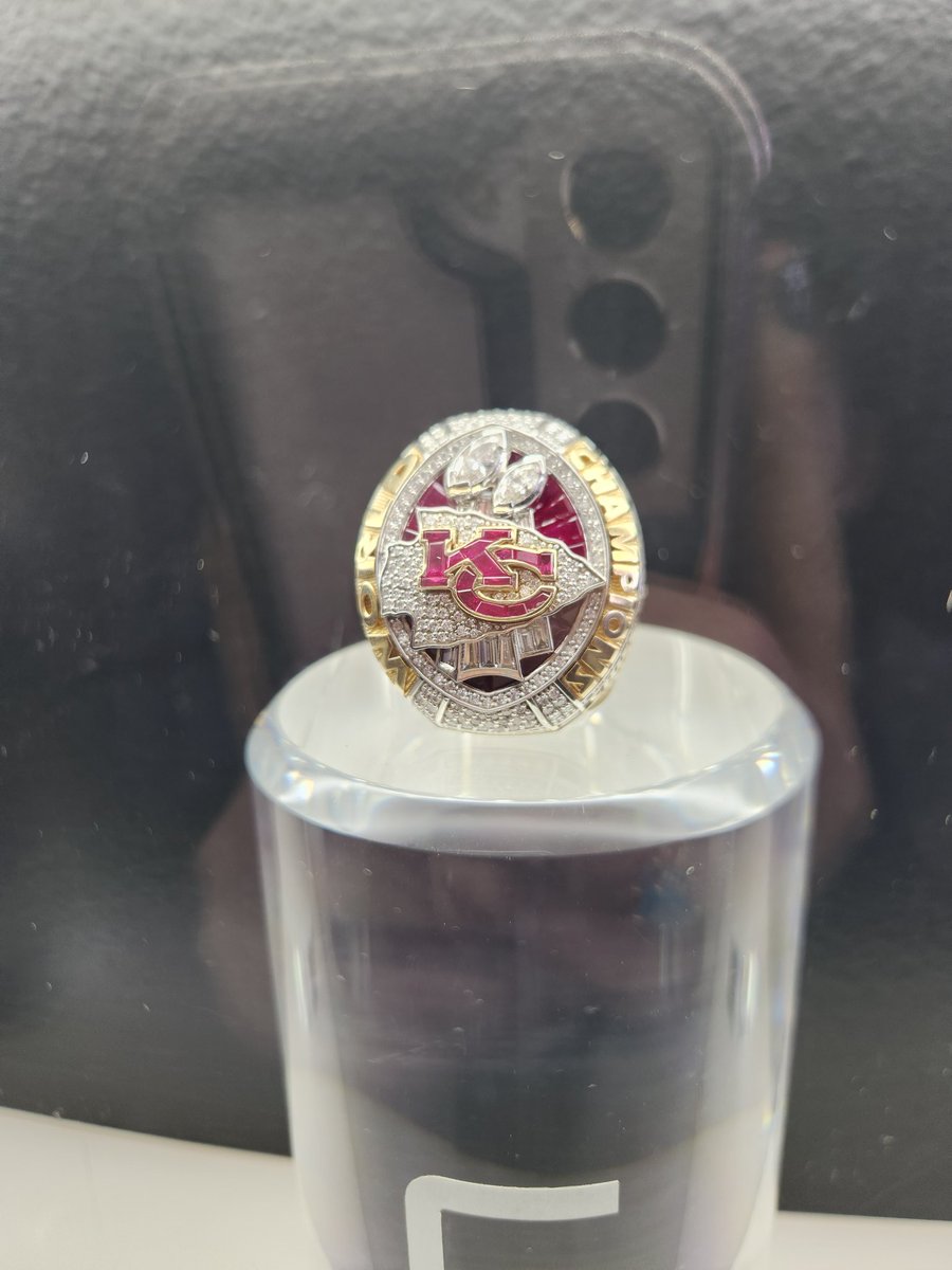 NFL Draft @NFL @NFLDraft I didn't many pictures of the rings because the lady was rushing everyone but I did get these! @packers @Chiefs
#nfl #nfldraft    #Detroit #hartplaza #campusmartius #football #nationalfootballleague #greenbaypackers #kansascitychiefs