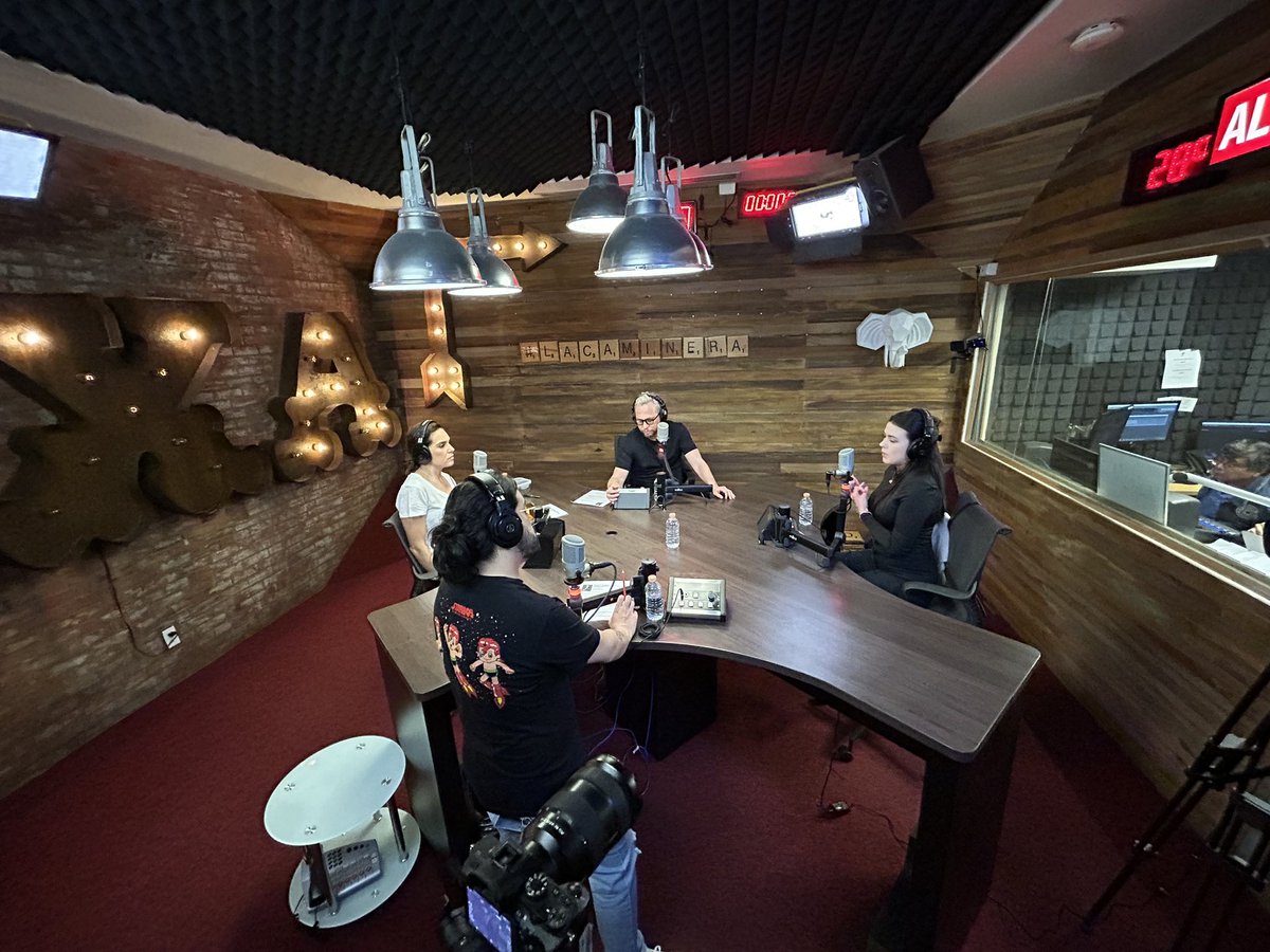 Ya está <a href="/DraAnaCeci/">Ana Ceci 🧬</a> en los jueves de los especialistas de #LaCaminera con <a href="/taniarin/">Tania Rincón</a>, <a href="/fran_hevia/">Fran Hevıa | El Novio de América</a> y <a href="/Fer_Gay/">FER GAY</a> 🤪 En el 104.9 FM 📻