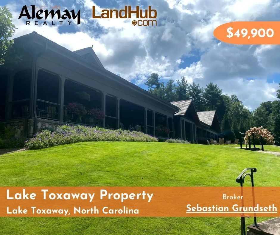 🏡 Your Dream Home Awaits in Lake Toxaway Estates! Build Your Oasis on Over an Acre of Privacy in this Serene Community. 

MORE INFO 👉 buff.ly/3EAqamQ 
#mountainland #landforsale #homesite #lakefront #waterfrontproperty