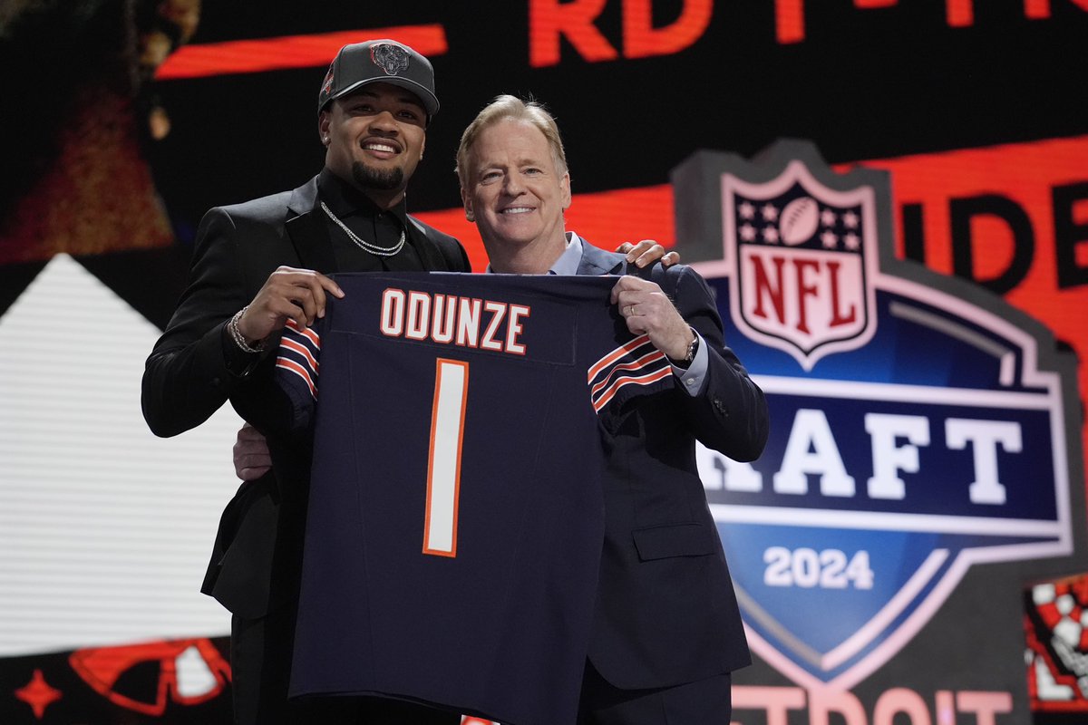 UW_Football's tweet photo. Rome Odunze, YOU are a Chicago Bear 🫵 https://t.co/enENuTBpox
