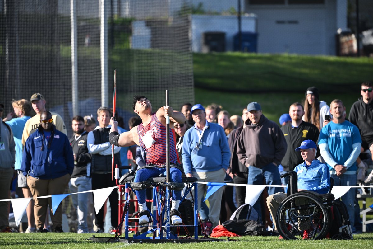 Drake Relays Seated Throws 𝓒𝓱𝓪𝓶𝓹𝓲𝓸𝓷𝓼 For the first time, America's Athletic Classic featured Paralympic seated throwing events with Justin Phongsavanh in the men's seated javelin throw and Beth Grauer in the women's seated shot put. #BlueOvalAttitude