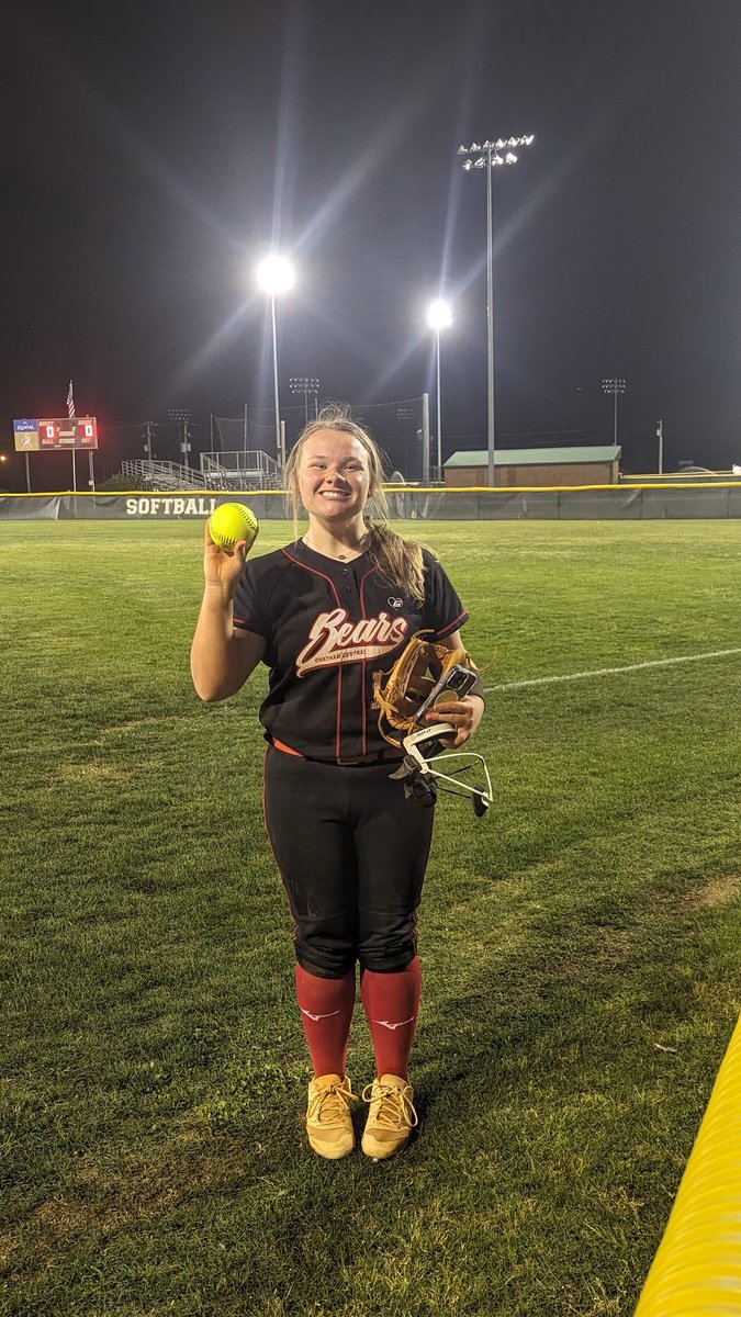 Madalyn_H0lt0n's tweet photo. Big win for the Lady Bears tonight, 14-3 against North Moore, followed by a home run from our third baseman Emma Burke! Great way to finish our regular season, now onto conference tournament! #LetsGoLadyBears π₯π» https://t.co/DKnD0Hvkik
