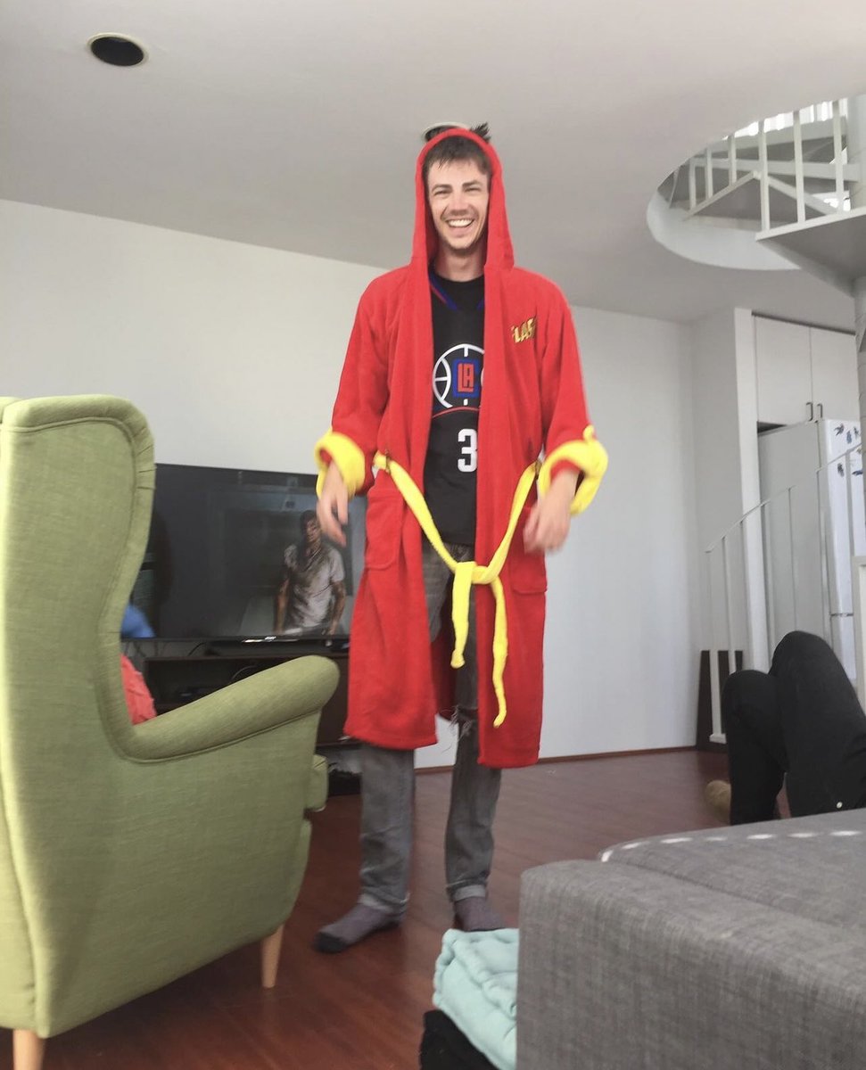 Grant Gustin celebra el 25 de abril de 2024, el día en que Flash desaparece.

'Puedo confirmar que Flash, de hecho, no ha desaparecido'.