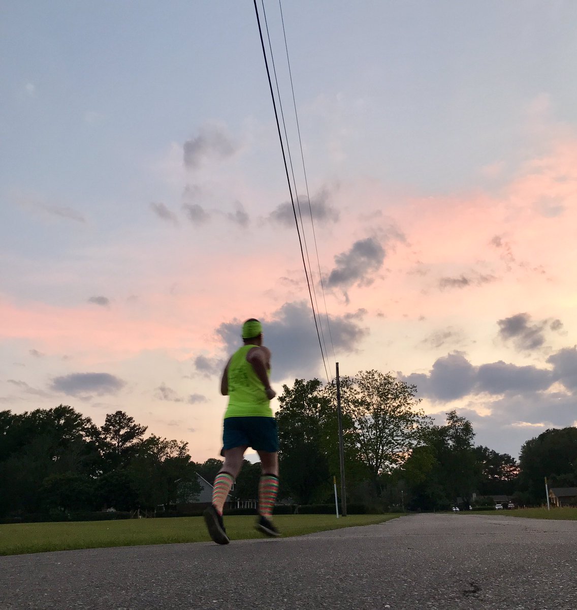 Turning it up to help the sun down.

4.1 miles.

#IStandWithYou #teamnuun #HSHive #PROAlumni #SquirrelsNutButter #shokzstar #shokzquad #TeamROADiD #TeamULTRA #LeagueOfGarmin #RunChat #WeRunSocial #IHeartTally