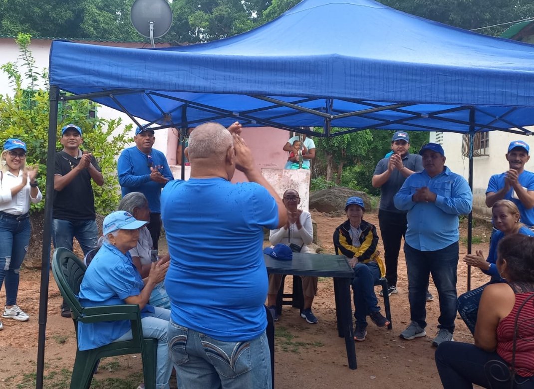 #25Abril Este jueves el equipo de #UNTAmazonas realizó la inauguración de la #UNTGente Piedra de la Tortuga, equipo que tendrá la responsabilidad de organizar a los votantes de cara a las elecciones presidenciales del #28Jul #SomosUNT #UNTXVzla @LiborioGuarulla @partidoUNT