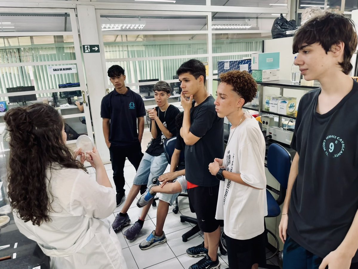 Visita da Escola Estadual Pedro Morais Cavalcanti de Piracicaba-SP ao Laboratório de Biologia Celular e Molecular do @cena_usp