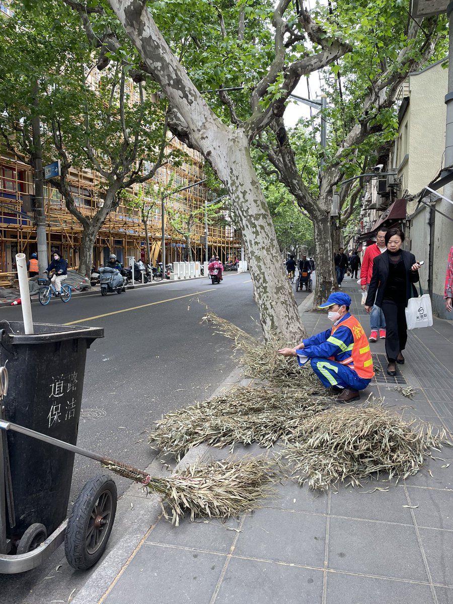 Shanghai’s the city of the future, but we still make our brooms the old-fashioned way. Wulumuqi Lu. #shanghai