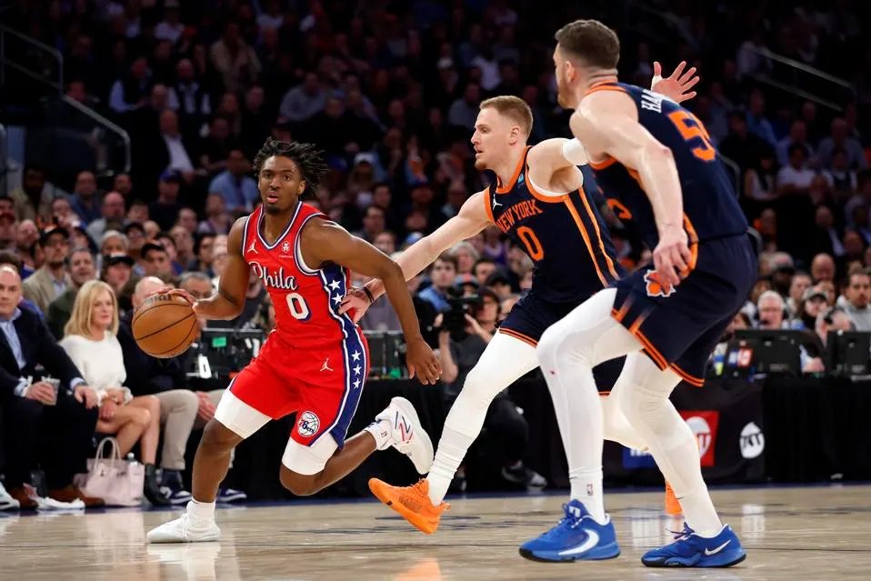 Game in progress! We're heading into the 4th quarter of this thrilling match between the Sixers and Knicks. Check out James Tillman's expert insights for the Philadelphia 76ers vs. New York Knicks showdown! #NBA #Game3 #ExpertInsights More from @TillJam3: godzillawins.com/philadelphia-7…