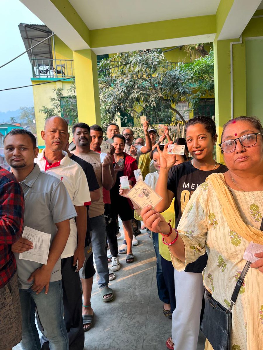 Enthusiastic Voters waiting in queue in early morning at the polling station of Kalimpong district West Bengal.
#ChunavKaParv #DeskKaGarv #Election2024 #IVote4Sure  

<a href="/ECISVEEP/">Election Commission of India</a>
<a href="/SpokespersonECI/">Spokesperson ECI</a>
<a href="/rajivkumarec/">Rajiv kumar</a>
<a href="/anuj_chandak/">ANUJ CHANDAK</a>
<a href="/DistrictMagist6/">District Magistrate Kalimpong</a>