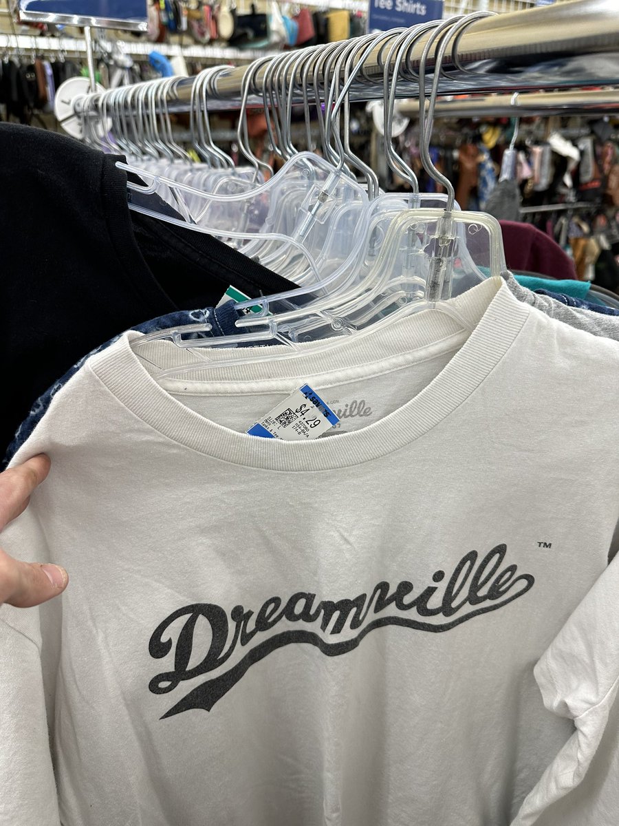 LaytonPierson's tweet photo. someone couldn’t wear this out anymore. https://t.co/62Ck9x7bMK