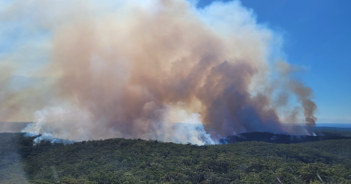 #NPWS has commenced work on the Western Ridge hazard reduction burn, south of Faulconbridge in the Blue Mountains. Smoke will be visible locally and may be experienced across Greater Sydney over coming days. Only report unattended fires to 000. rfs.nsw.gov.au/hr #RFS