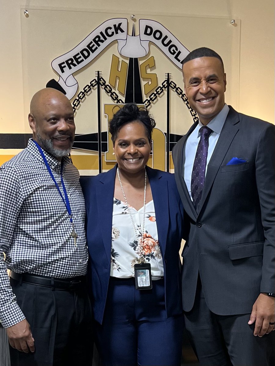 Big shoutout to @FBlankenshipWSB and the Turner Foundation for Community Advocacy for pouring into our scholars today! @apsupdate @forrest_taylor1